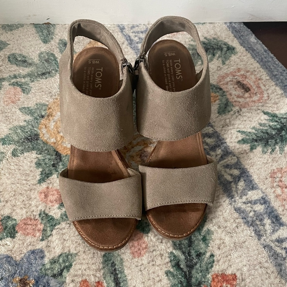 TOMS size 8.5W suede zip sandals